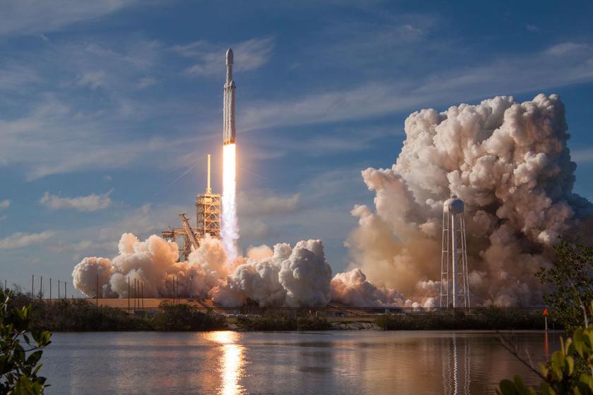 SpaceX will send the remains of 152 dead to space with Falcon Heavy